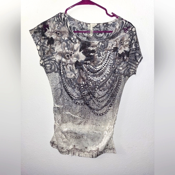 Studio Y Tops - Cute top